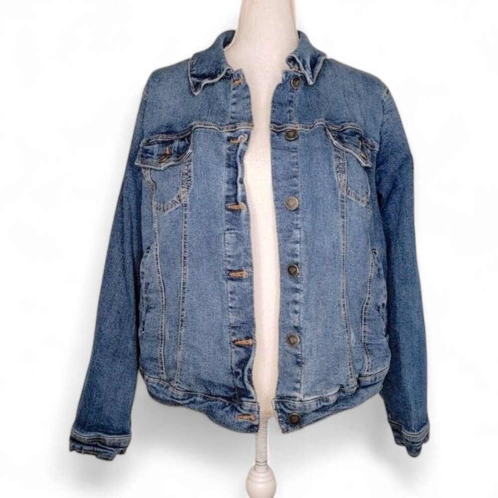 Torrid Trucker Style Jean Jacket Women's Stretchy Denim Medium Wash Blue 1X